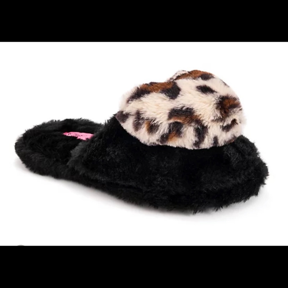 Betsy Johnson Size M (7/8) Slippers
